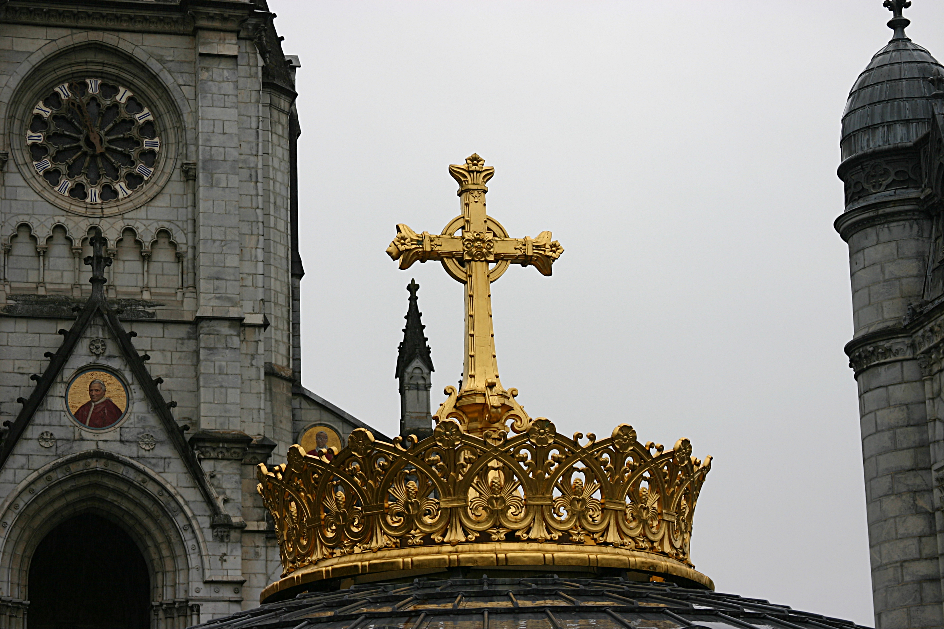 https://en.wikipedia.org/wiki/Rosary_Basilica