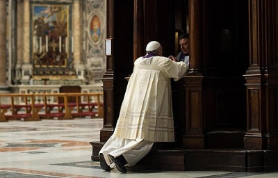 Pope Francis receiving the Sacrament of Reconciliation. Source: http://wdtprs.com/blog/wp-content/uploads/2014/11/Pope-Francis-confessional.jpg